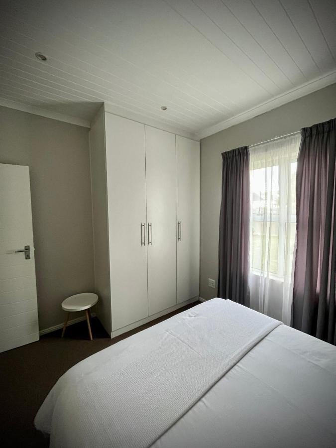 Serenity Self-Catering 2-Bed Unit Херманус Экстерьер фото